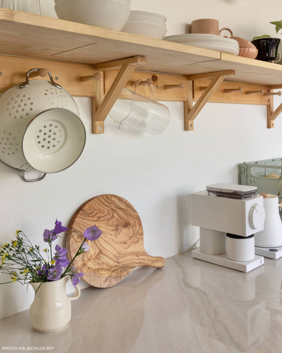 
                  
                    Neutral kitchen countertop with Fairkind's Chebika Bread Board on display. Photo via @chloe.rey
                  
                